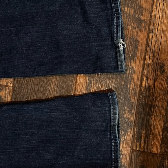 Seven7 Mid Rise Micro Boot Jeans - Picture 4 of 5